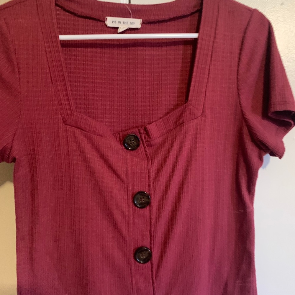 Cropped red tee